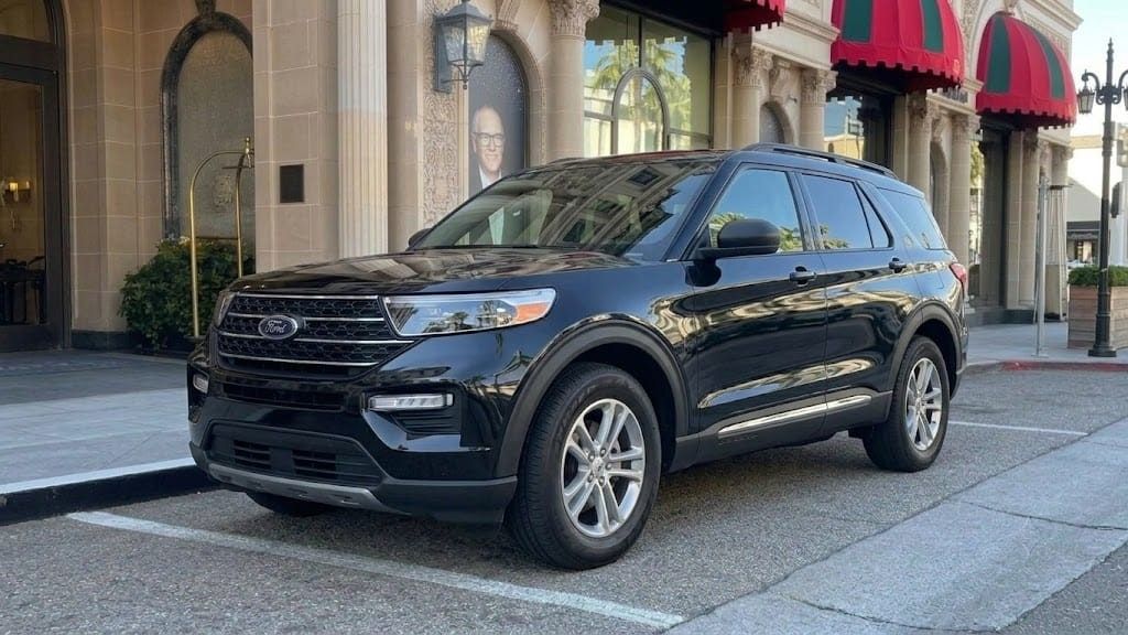 Black Ford Explorer, photo 1 of 5