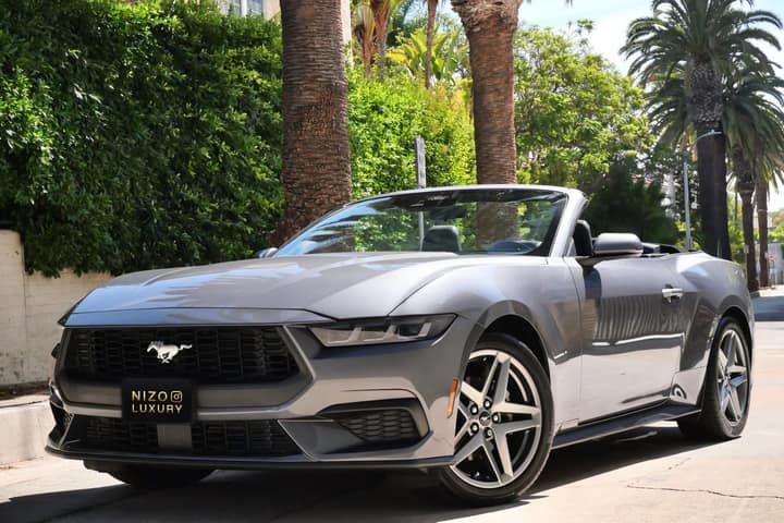 Which Convertible to Rent in Los Angeles: Pick by Seats, Roof and Boot