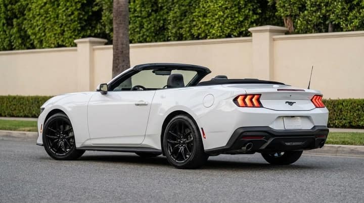 White Ford Mustang rental in Los Angeles — photo 2