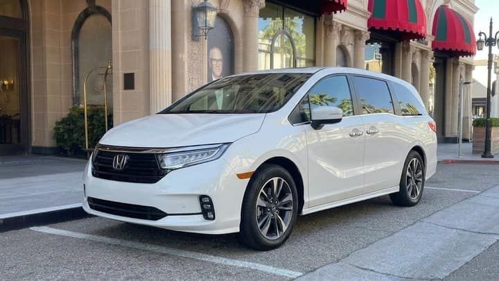 White Honda Odyssey