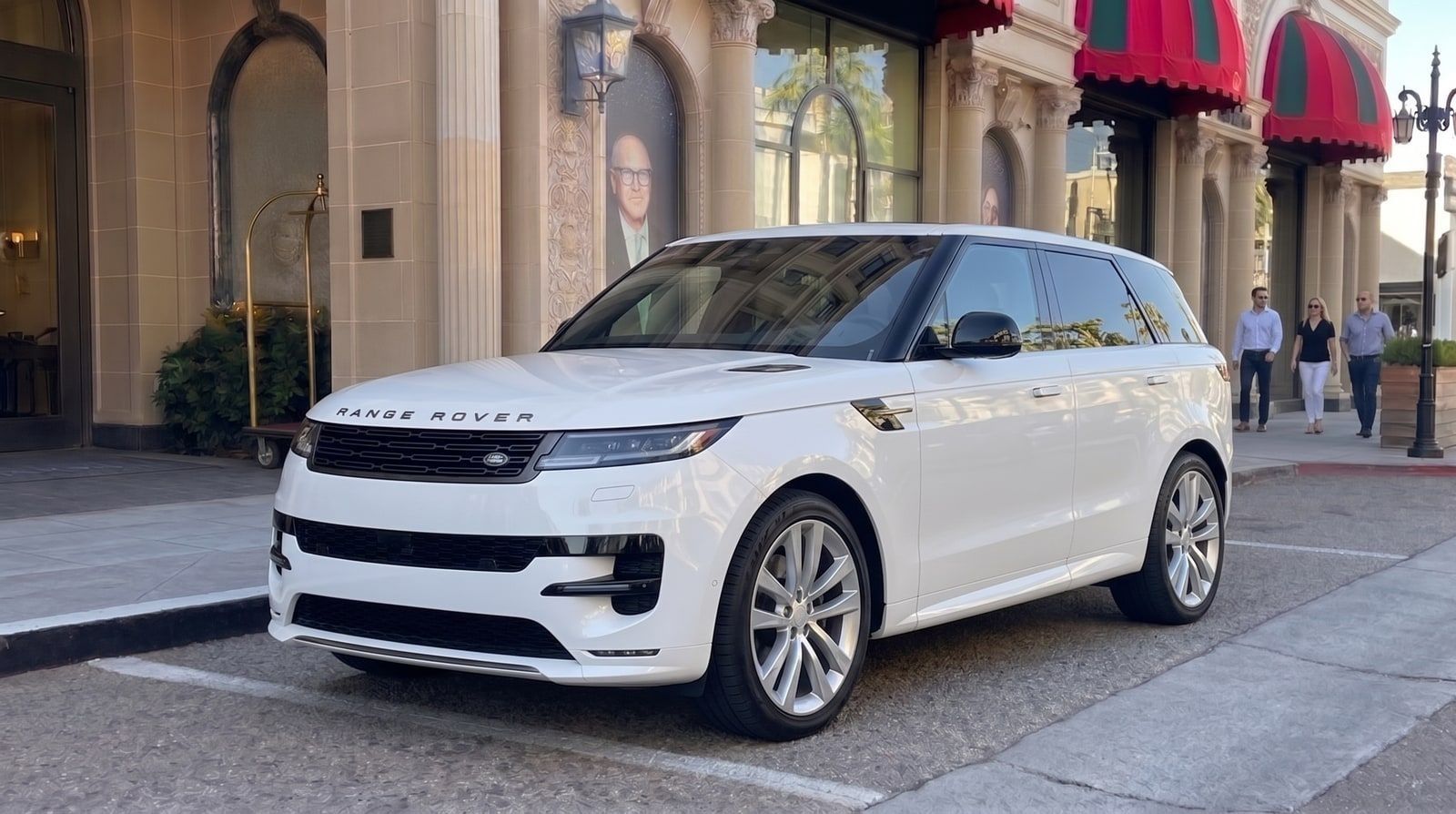 White Land Rover Range Rover Sport, photo 1 of 6