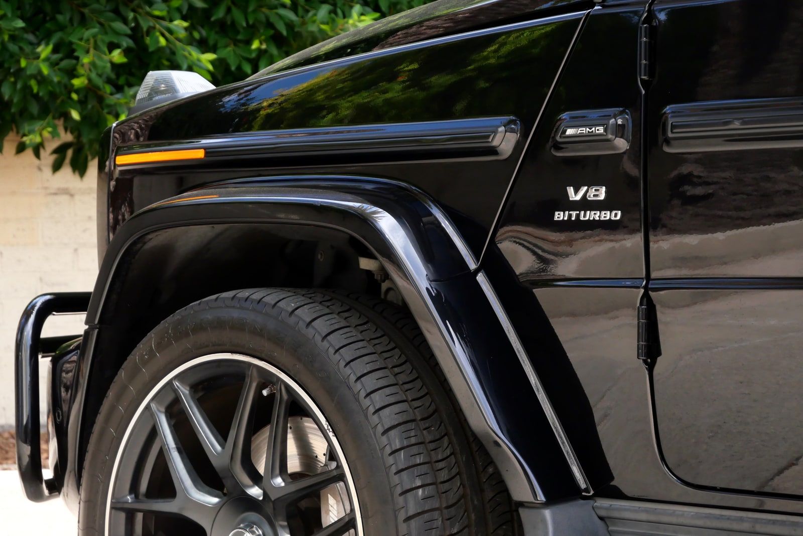 V8 BITURBO badge and side exhaust of the Mercedes-AMG G 63