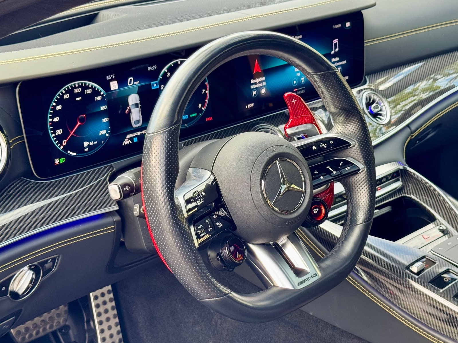 AMG steering wheel with red shift paddles and the digital instruments of the Mercedes-AMG GT 53