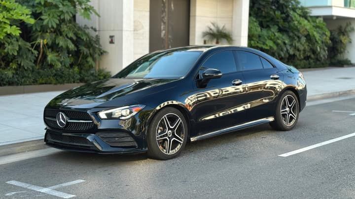 Black Mercedes CLA 250